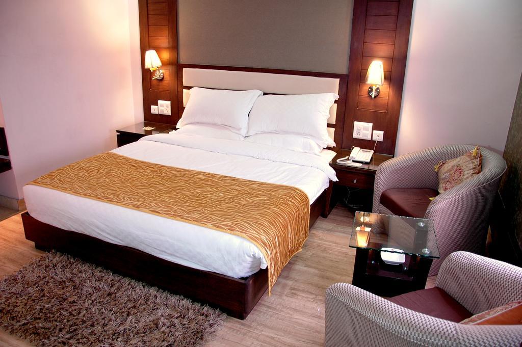 Hotel Palmdale Zirakpur Zewnętrze zdjęcie