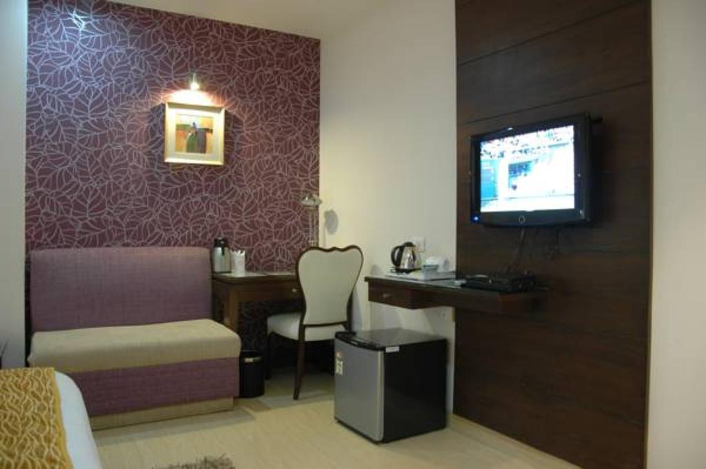 Hotel Palmdale Zirakpur Zewnętrze zdjęcie
