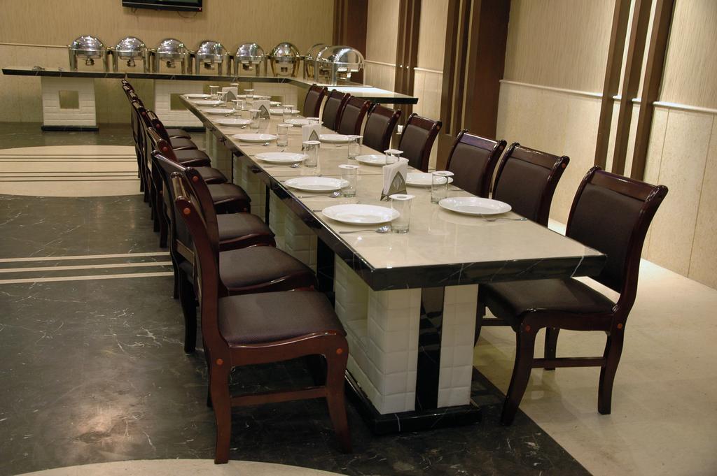 Hotel Palmdale Zirakpur Zewnętrze zdjęcie