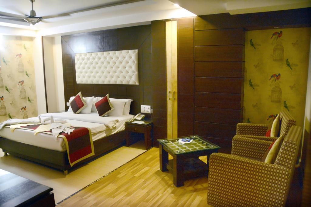 Hotel Palmdale Zirakpur Zewnętrze zdjęcie