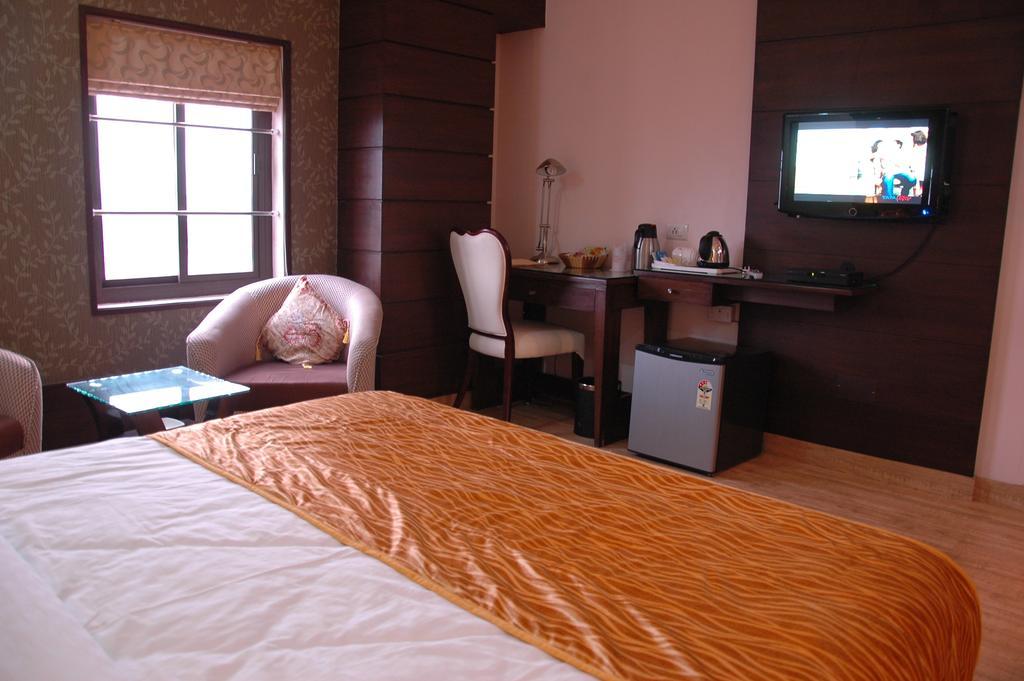 Hotel Palmdale Zirakpur Pokój zdjęcie